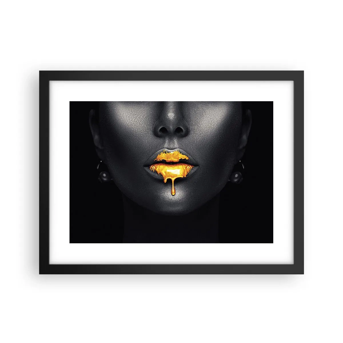 Poster în ramă neagră - Buzele de aur - 40x30 cm