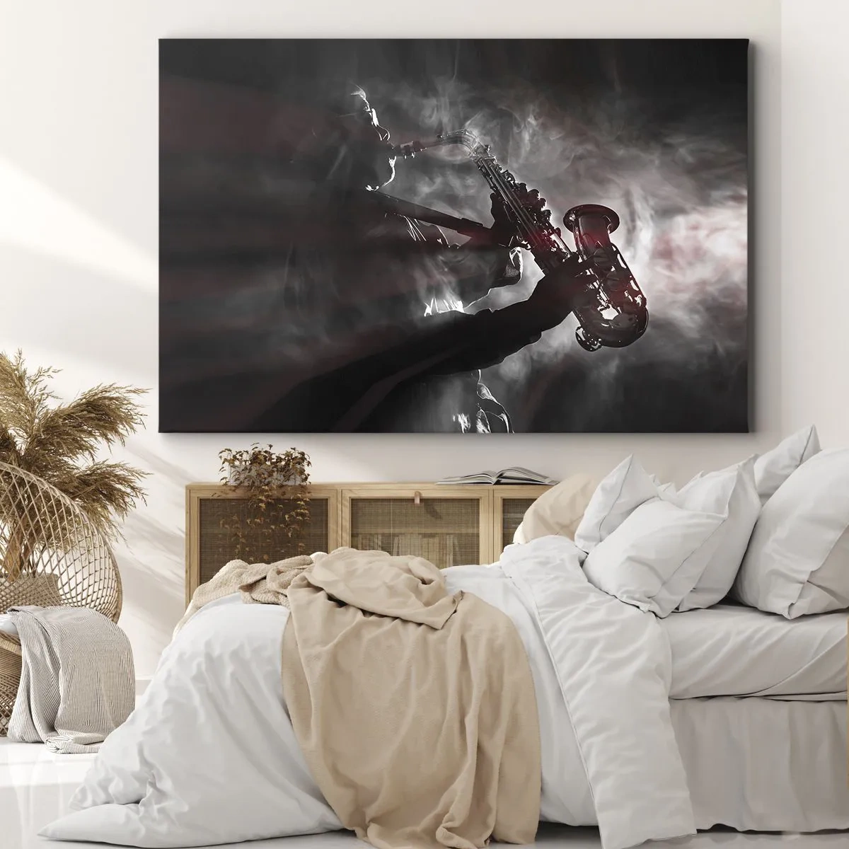 Tablou pe pânză Canvas - Saxofonist în fum pe scenă în negru și roșu atmosferic - 70x50cm - În aburul jazzului - Decorațiune modernă pentru perete pentru living și dormitor ARTTOR