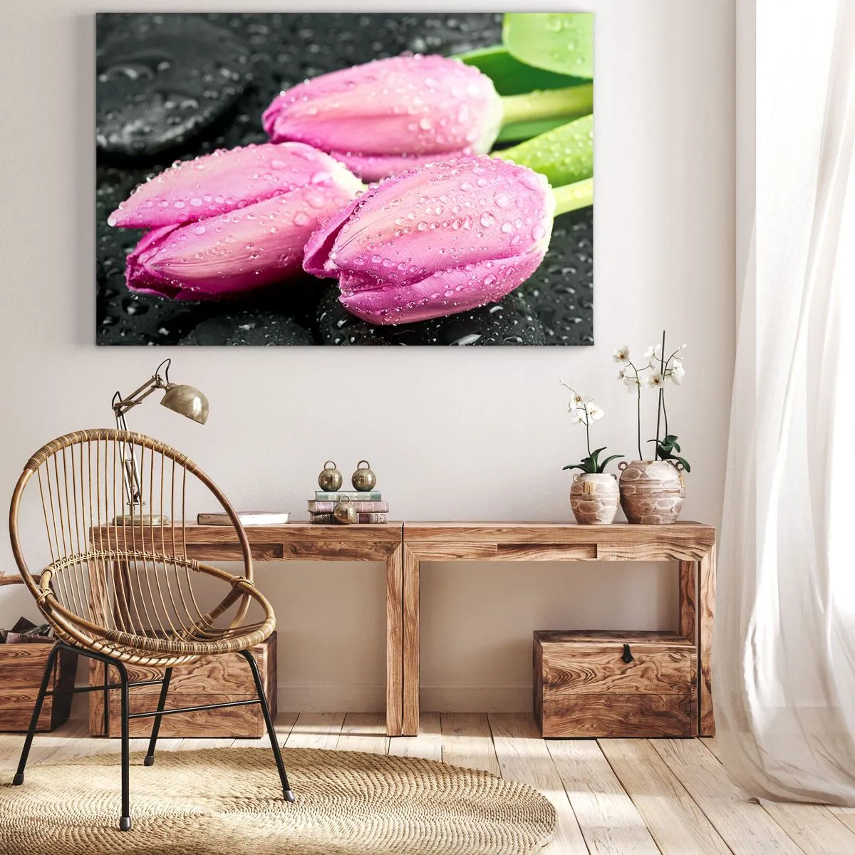 Tablou pe pânză Canvas - Trei lalele roz cu picături de apă pe fundal negru - 70x50cm - Pe piatră neagră - Decorațiune modernă pentru perete pentru living și dormitor ARTTOR
