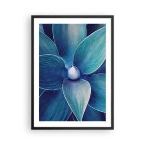 Poster în ramă neagră - Detaliu al unei flori mari în nuanțe de albastru - 50x70cm - A furat albastrul de la cer - Decorațiune modernă pentru perete pentru living și dormitor ARTTOR