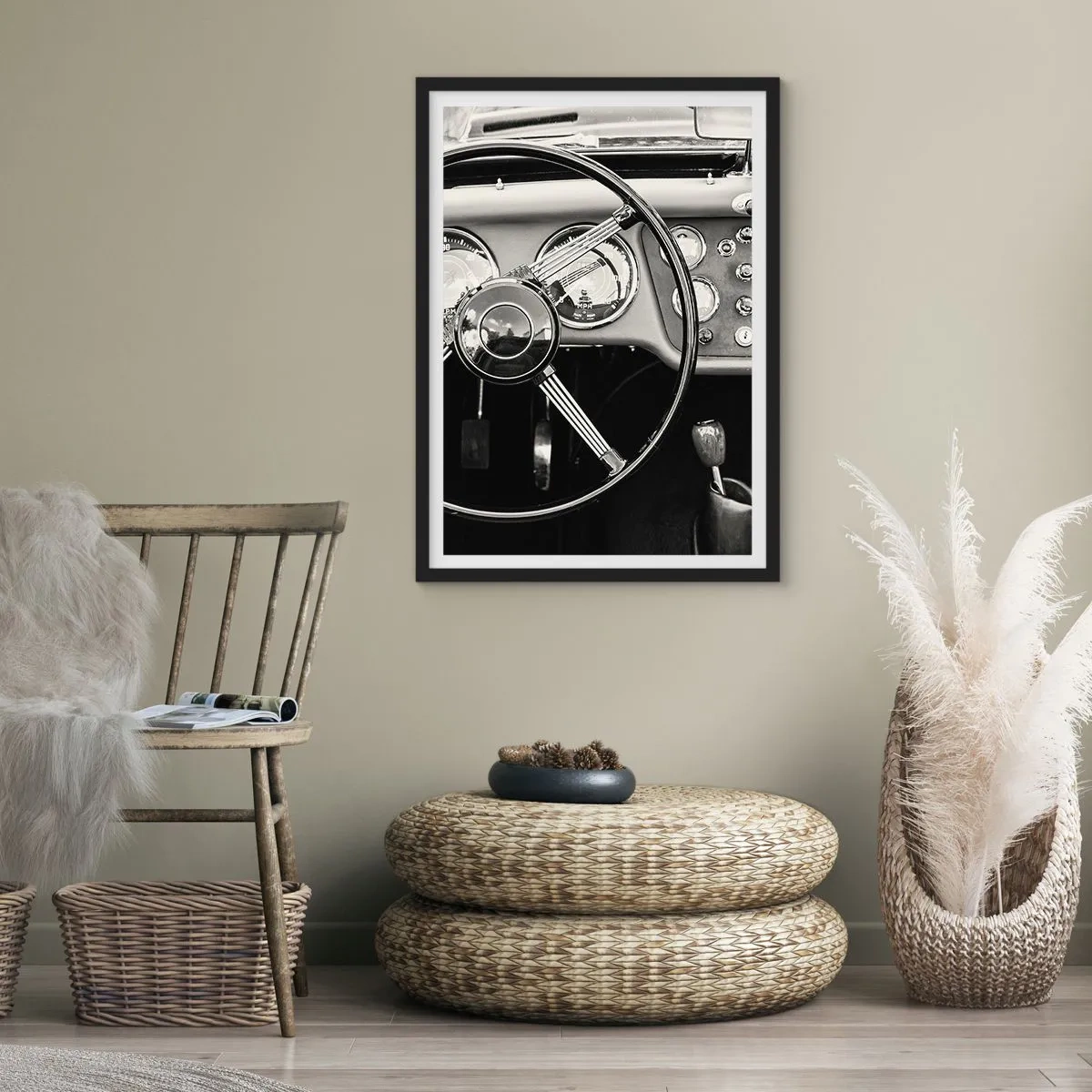 Poster în ramă neagră - Interiorul unei mașini de epocă în stil monocromatic - 50x70cm - Visul unui colecționar - Decorațiune modernă pentru perete pentru living și dormitor ARTTOR