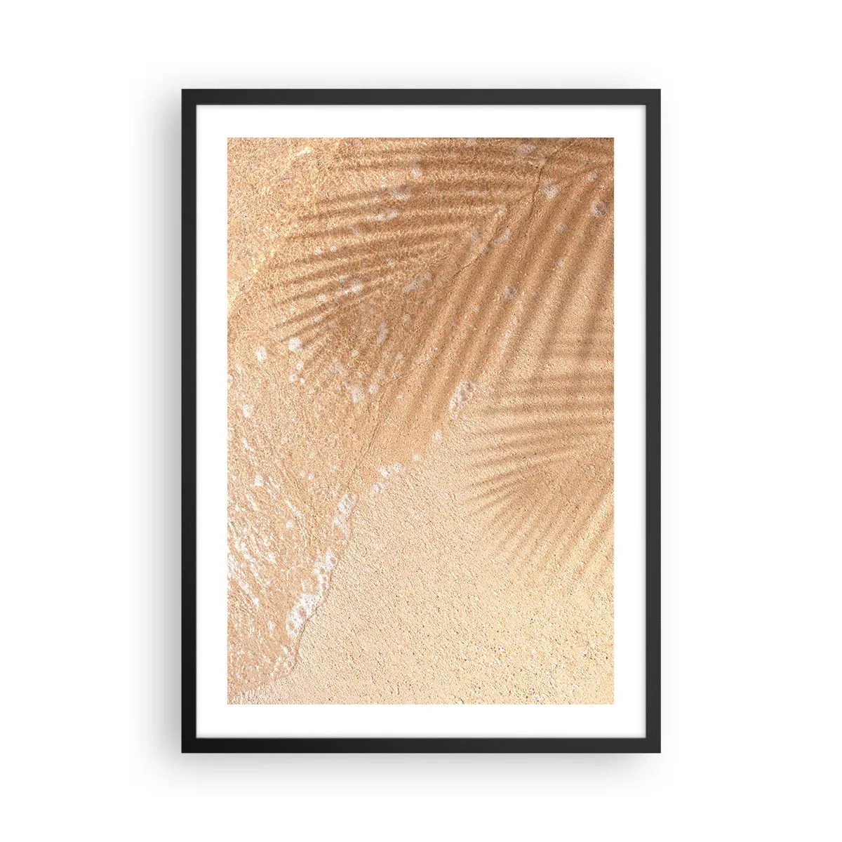 Poster în ramă neagră - Umbra frunzelor de palmier pe nisipul auriu al plajei - 50x70cm - Umbra unei veri fierbinți - Decorațiune modernă pentru perete pentru living și dormitor ARTTOR