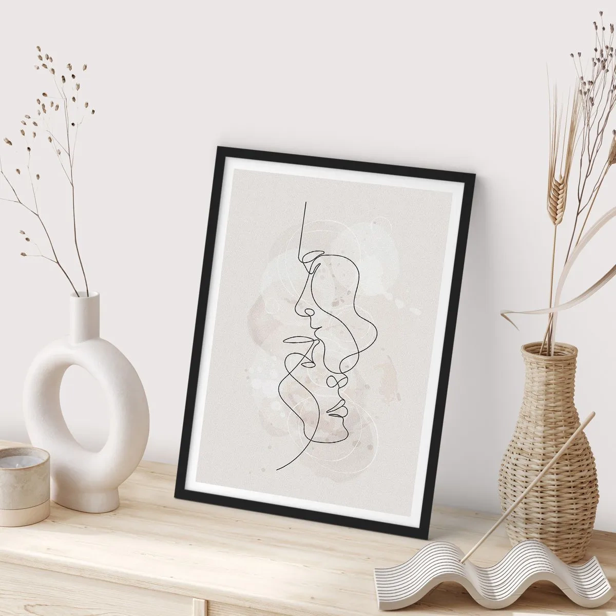 Poster în ramă neagră - Încurcați într-o îmbrățișare - 30x40 cm