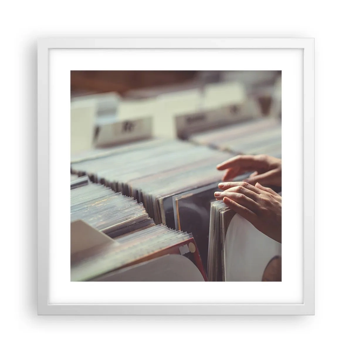 Poster în ramă albă - În căutarea emoției - 40x40 cm