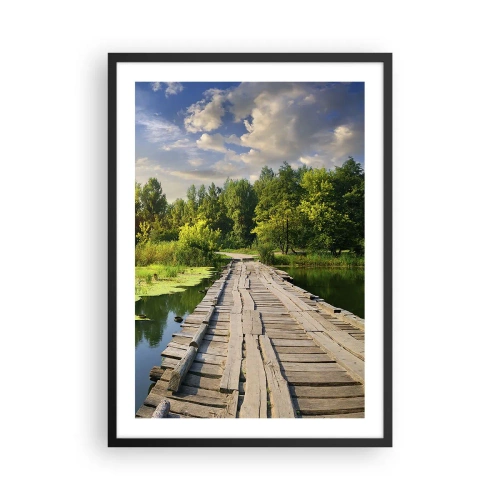 Poster în ramă neagră - Un pod de lemn peste un râu înconjurat de verdeață - 50x70cm - Vară, vară peste tot - Decorațiune modernă pentru perete pentru living și dormitor ARTTOR