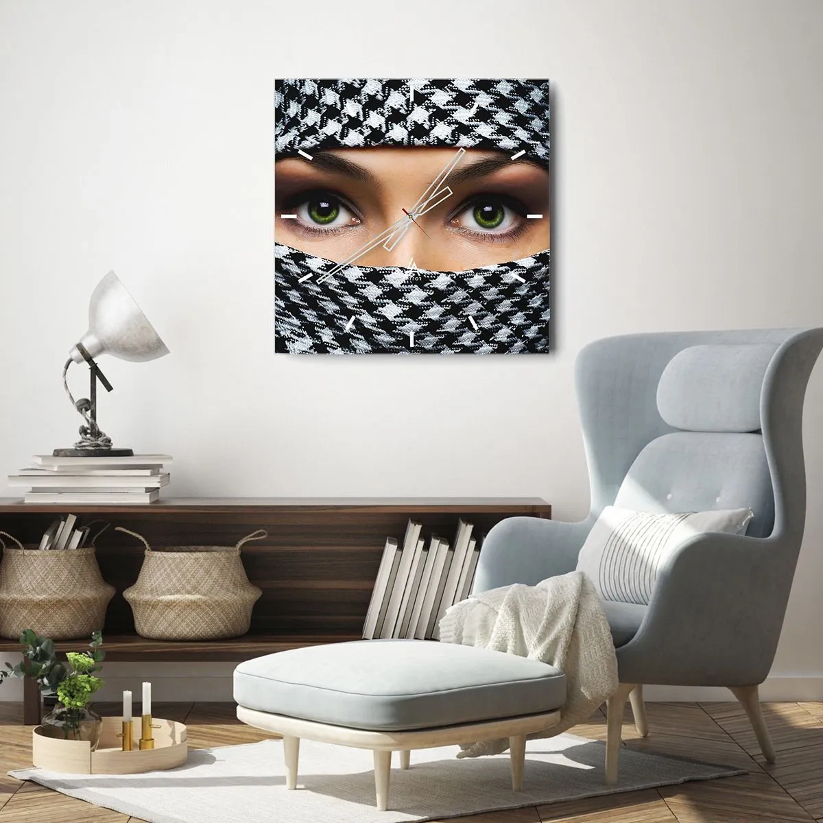 Ceas de perete - Ceas pe sticlă - Un portret al unei frumuseți cu ochii verzi - 30x30 cm