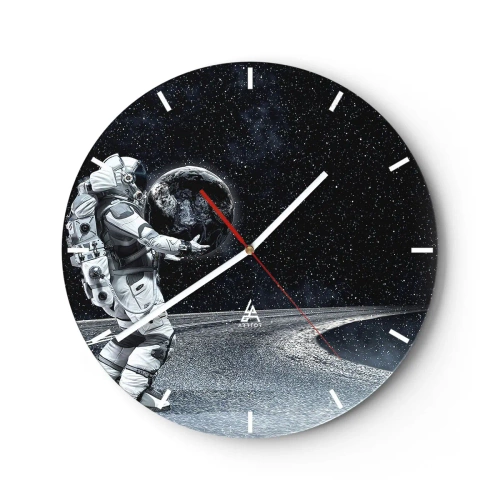 Ceas de perete - Ceas pe sticlă - Un astronaut stând pe Lună ținând Pământul în mâini - 30x30cm - Pe Calea Lactee - Decorațiune modernă pentru perete pentru living, bucătărie și dormitor ARTTOR
