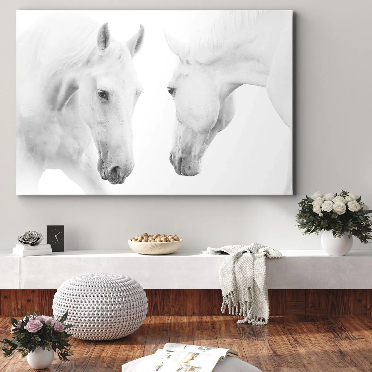 Tablou pe pânză Canvas - Un portret minimalist a doi cai albi - 70x50cm - Este aceasta o prietenie...? - Decorațiune modernă pentru perete pentru living și dormitor ARTTOR