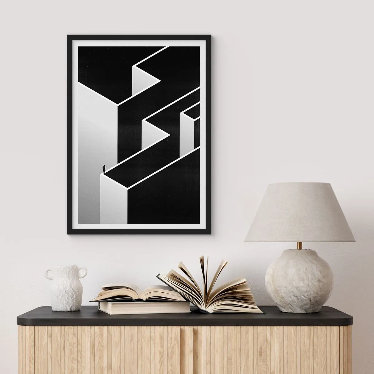 Poster în ramă neagră - Un labirint minimalist în alb și negru - 50x70cm - Singurătate la vârf - Decorațiune modernă pentru perete pentru living și dormitor ARTTOR