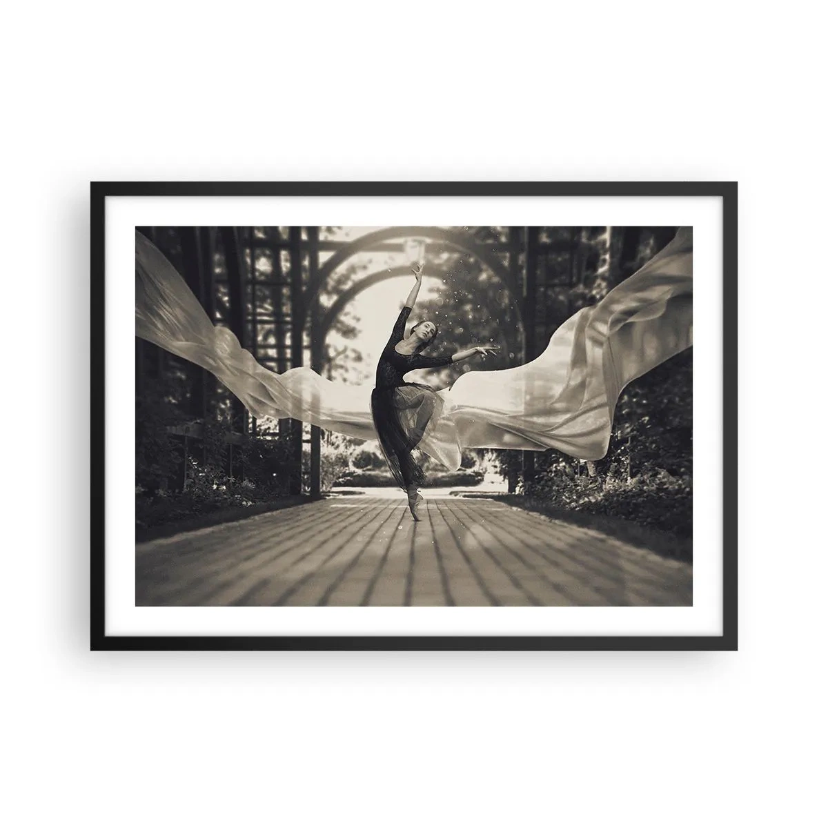 Poster în ramă neagră - Dansul spiritului de grădină - 70x50 cm