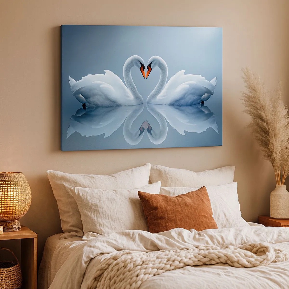 Tablou pe pânză Canvas - Două lebede formând o inimă pe o suprafață calmă a apei - 70x50cm - Timp pentru dragoste - Decorațiune modernă pentru perete pentru living și dormitor ARTTOR
