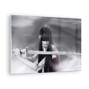 Tablou pe sticlă - O femeie cu o sabie în ploaie pe un fundal monocrom. - 70x50cm - Frumoasă și periculoasă - Decorațiune modernă pentru perete pentru living și dormitor ARTTOR