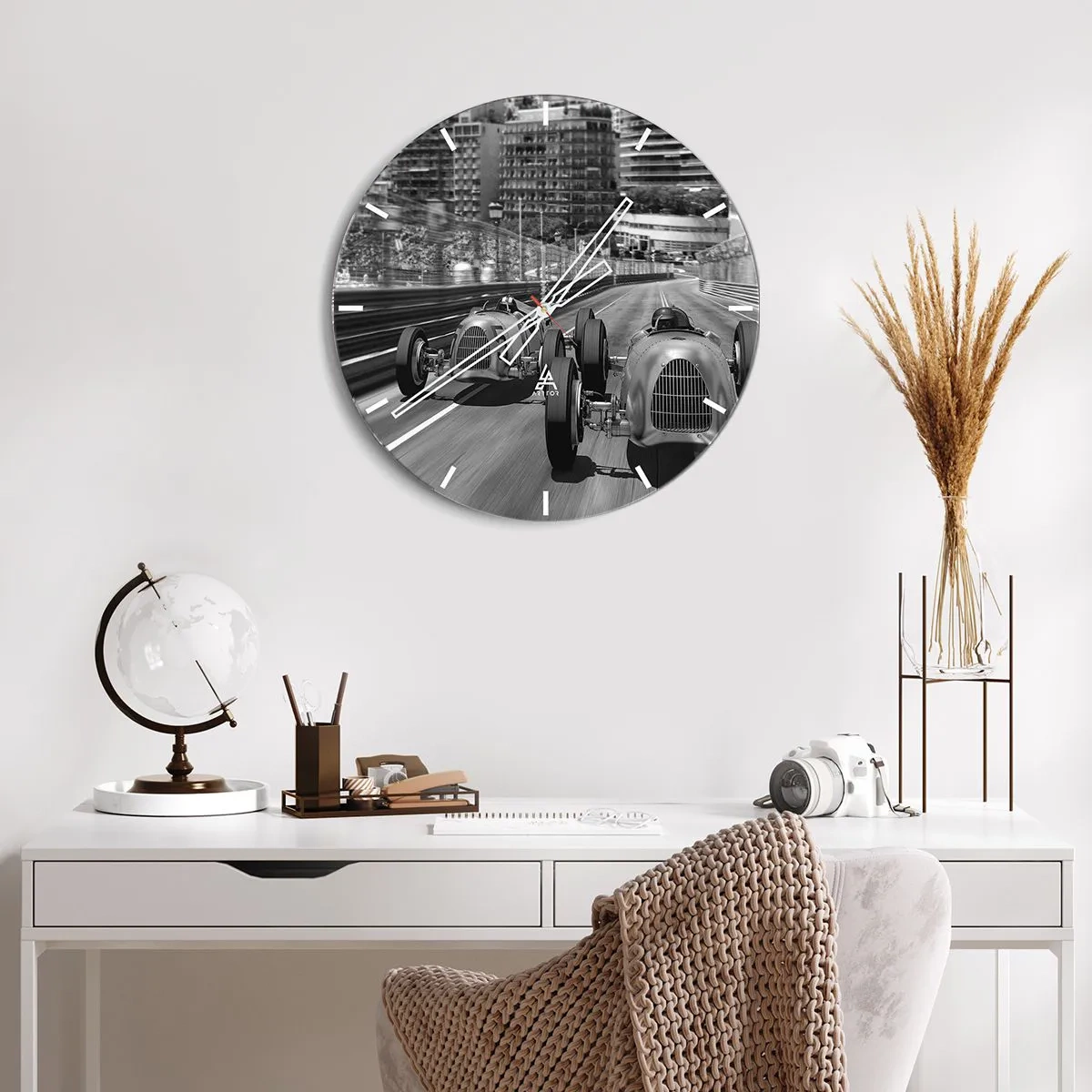 Ceas de perete - Ceas pe sticlă - Cursă de mașini de epocă pe străzile din Monte Carlo - 30x30cm - A fost odată ca niciodată în Monte Carlo - Decorațiune modernă pentru perete pentru living, bucătărie și dormitor ARTTOR