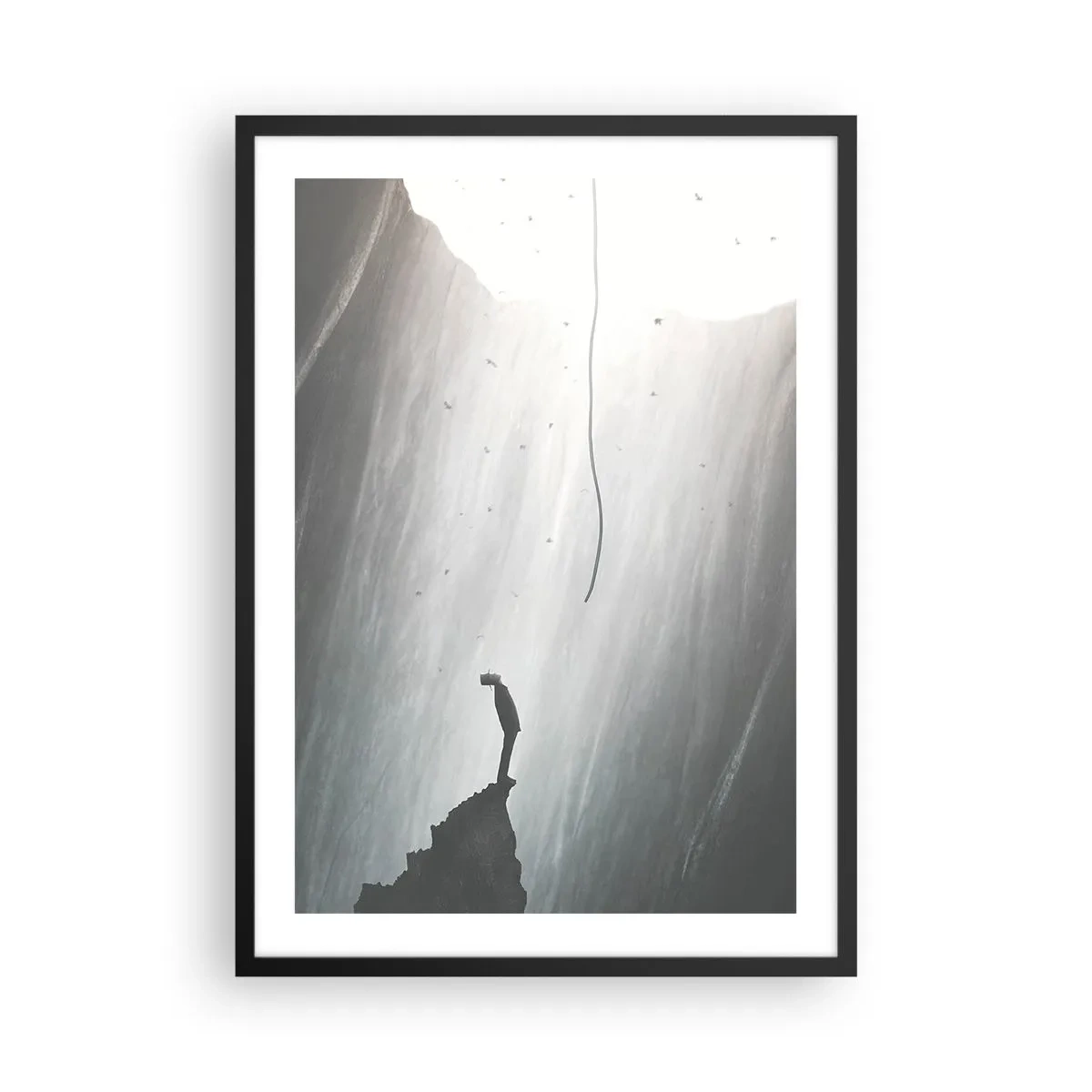 Poster în ramă neagră - O figură pe marginea unei stânci în lumina abisului - 50x70cm - Există întotdeauna o cale de ieșire - Decorațiune modernă pentru perete pentru living și dormitor ARTTOR