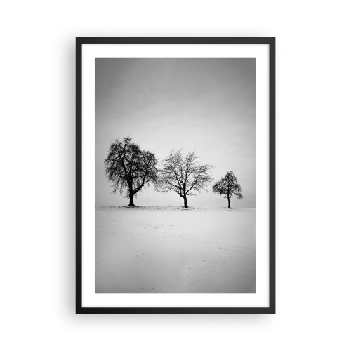 Poster în ramă neagră - Trei copaci într-un câmp înzăpezit, în alb și negru - 50x70cm - La ce visează? - Decorațiune modernă pentru perete pentru living și dormitor ARTTOR