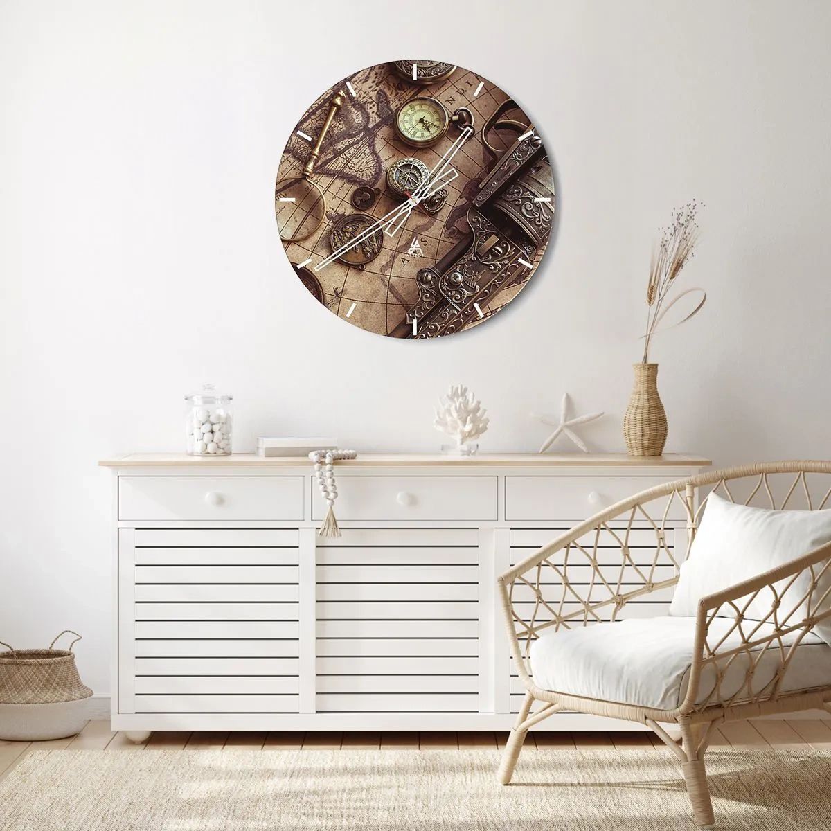Ceas de perete - Ceas pe sticlă - O hartă stilizată cu busolă, monede și arme ornamentate. - 30x30cm - Sugestii de aventură - Decorațiune modernă pentru perete pentru living, bucătărie și dormitor ARTTOR