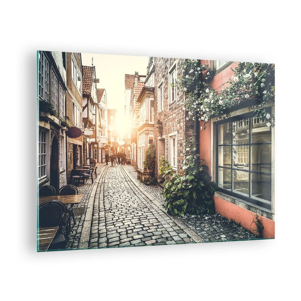 Tablou pe sticlă - O stradă fermecătoare cu case de locuit iluminate de apusul soarelui - 70x50cm - Străduță în splendoare roz - Decorațiune modernă pentru perete pentru living și dormitor ARTTOR