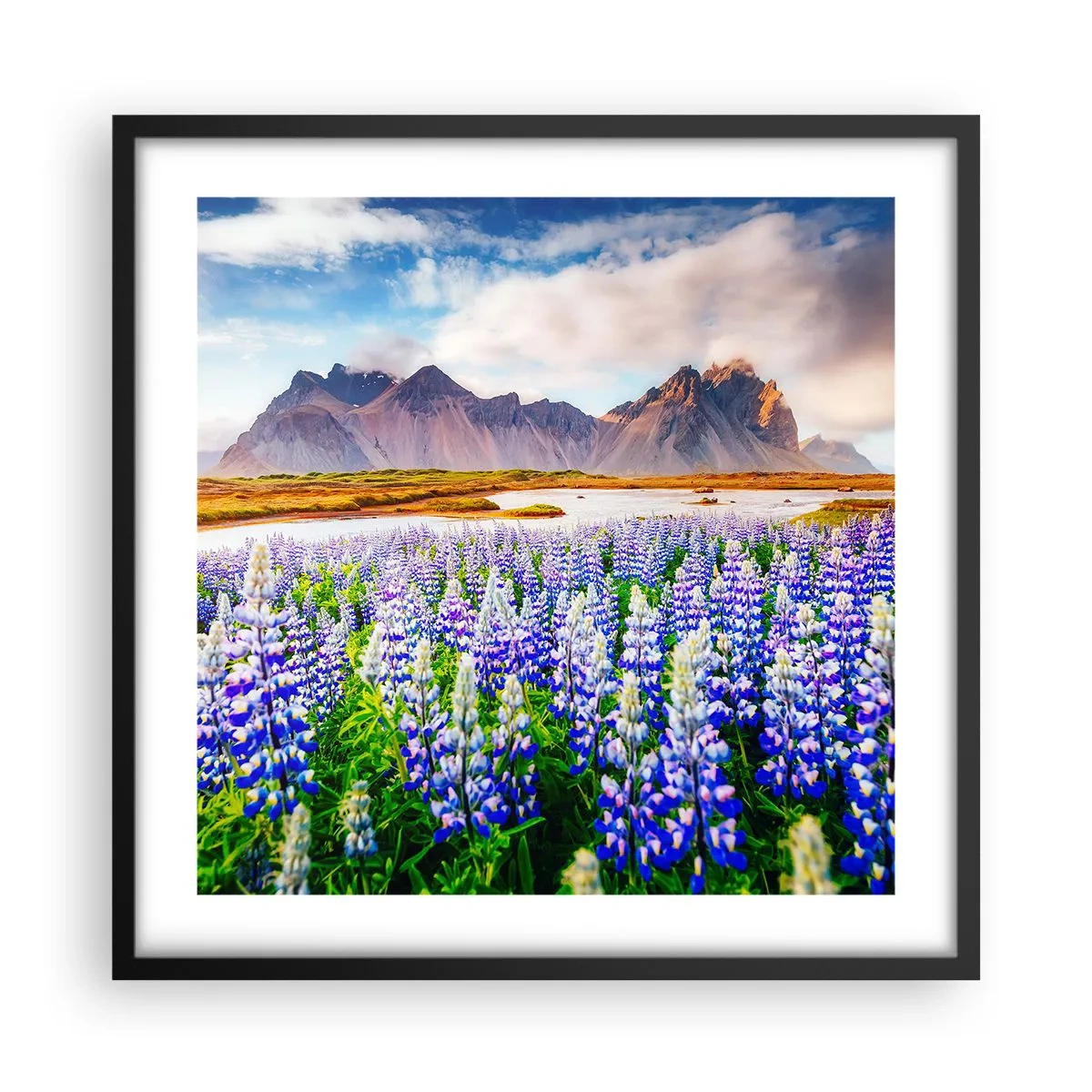 Poster în ramă neagră - Putere și severitate alături de blândețe - 50x50 cm