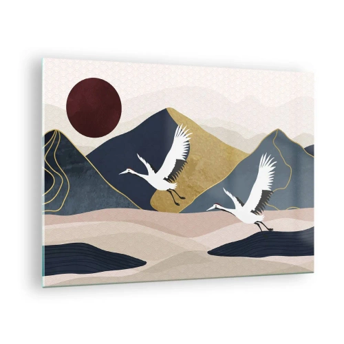 Tablou pe sticlă - Două cocori zboară peste un peisaj deluros cu un soare roșu. - 70x50cm - Și ziua a zburat din nou - Decorațiune modernă pentru perete pentru living și dormitor ARTTOR
