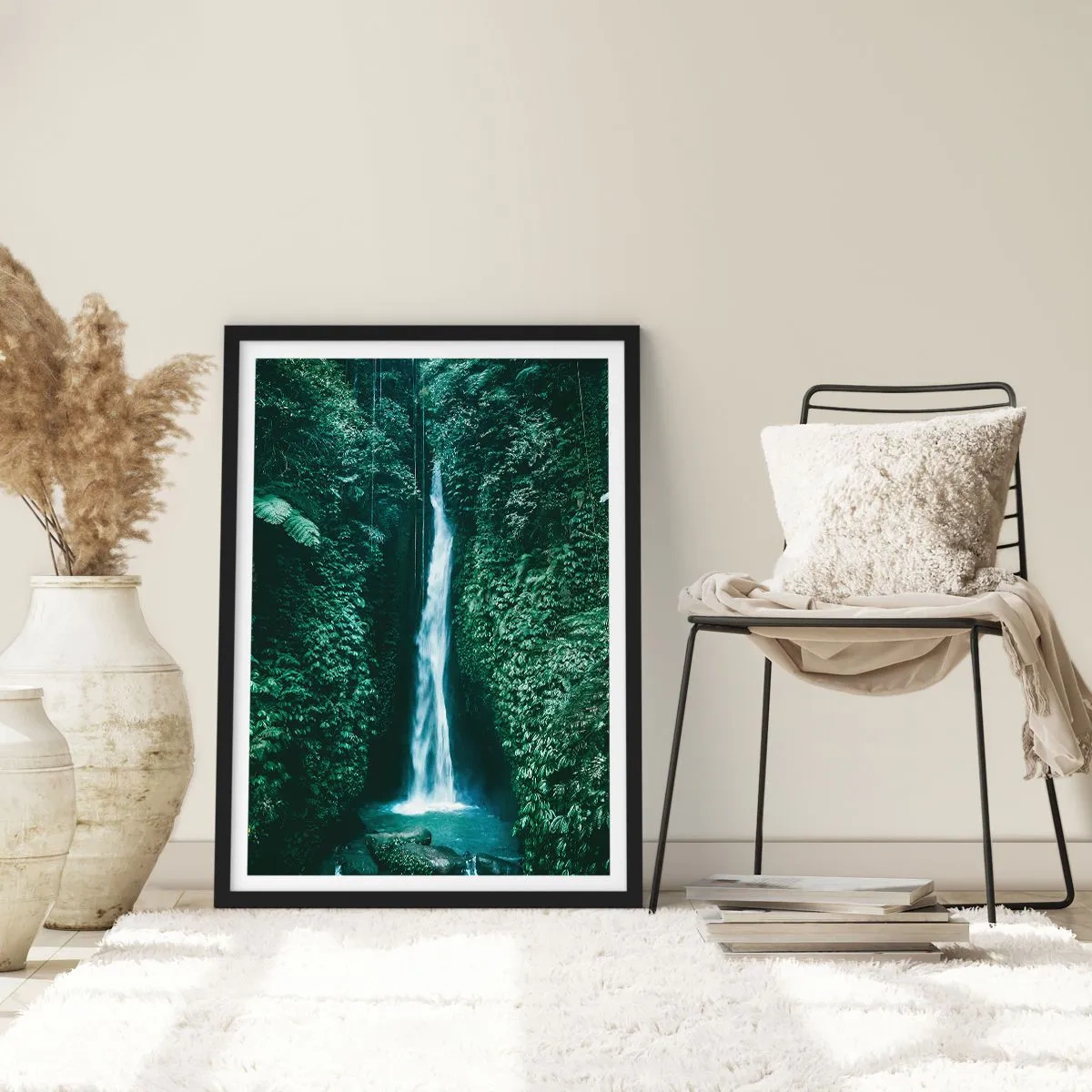 Poster în ramă neagră - Cascadă în jungla tropicală - 50x70cm - Băi tropicale - Decorațiune modernă pentru perete pentru living și dormitor ARTTOR