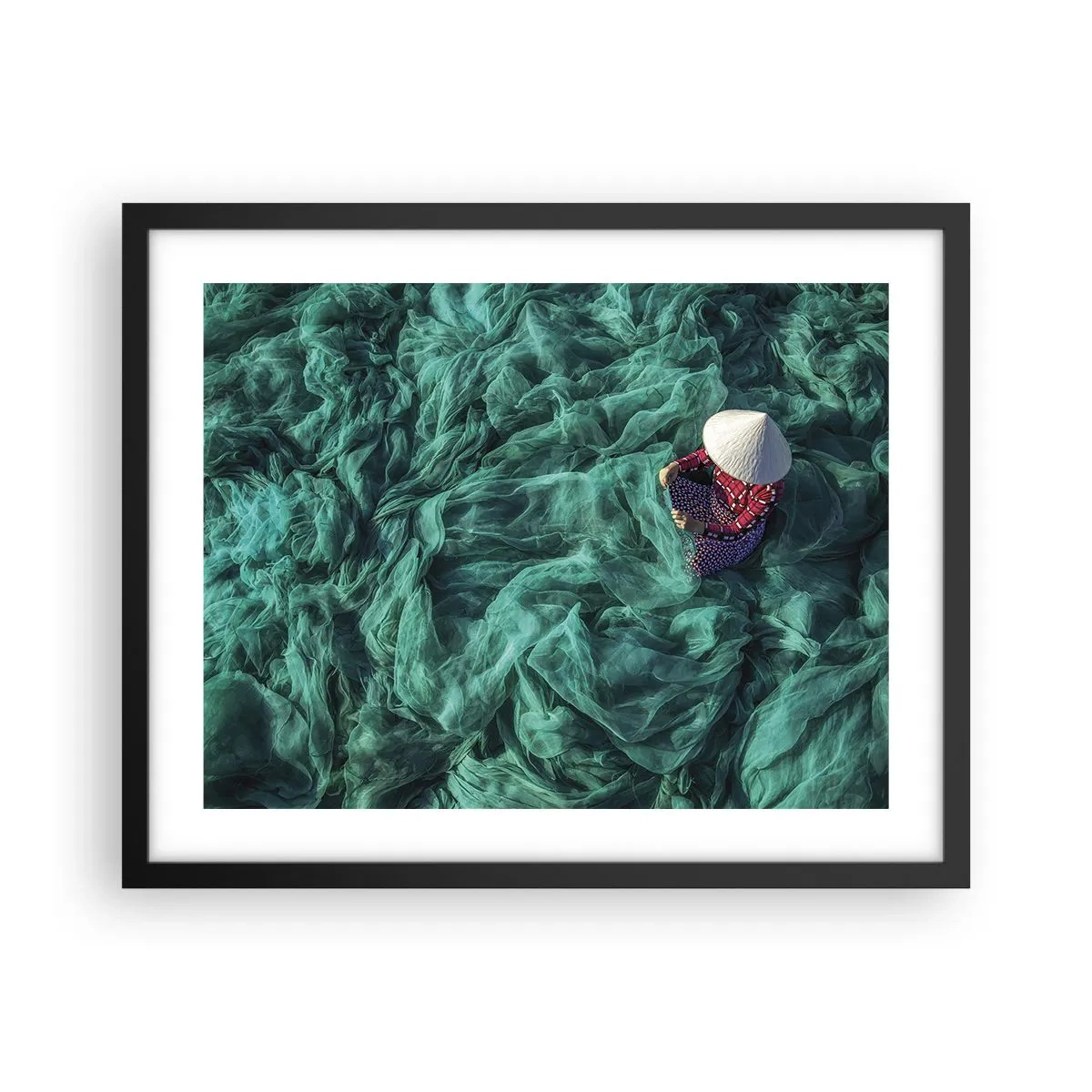 Poster în ramă neagră - Într-o mare de rețea - 50x40 cm