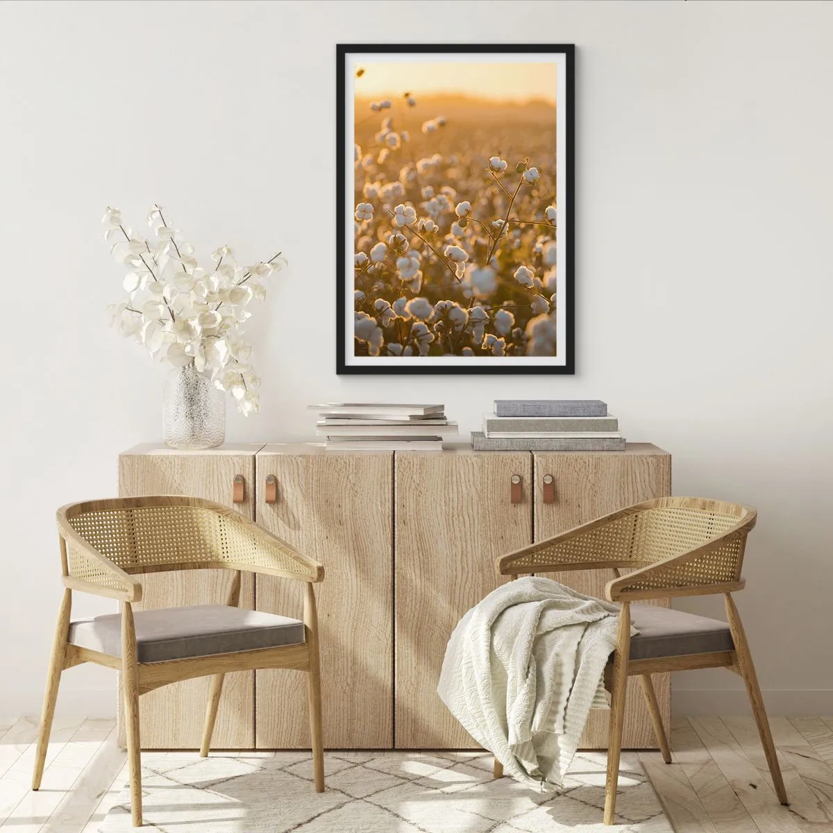 Poster în ramă neagră - Un câmp de bumbac în lumina caldă a soarelui apus - 50x70cm - Câmp pufos - Decorațiune modernă pentru perete pentru living și dormitor ARTTOR
