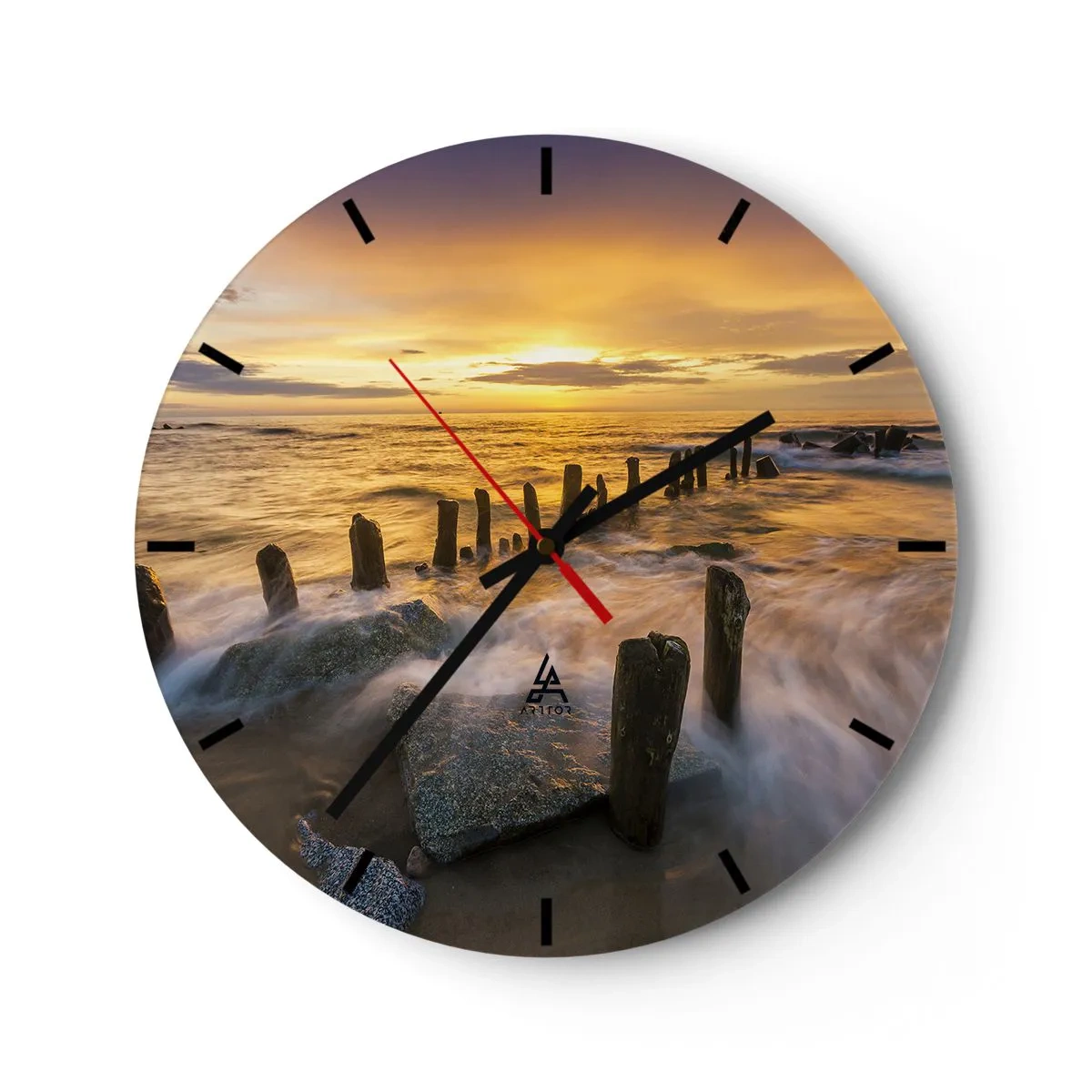 Ceas de perete - Ceas pe sticlă - Apus de soare peste mare cu stâlpi de lemn pe țărm - 30x30cm - Frumusețe brută a mării - Decorațiune modernă pentru perete pentru living, bucătărie și dormitor ARTTOR