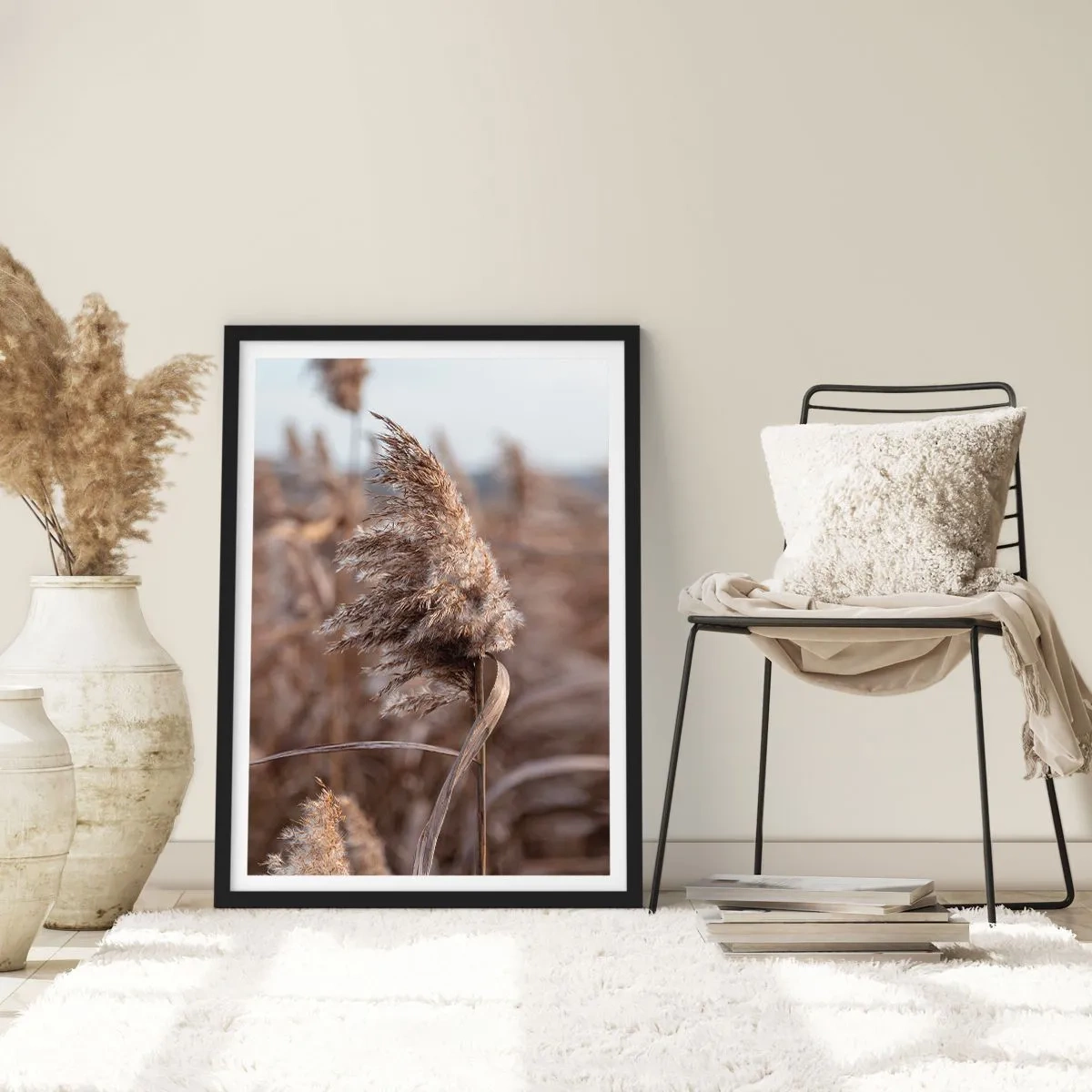 Poster în ramă neagră - Prim-plan al stufului uscat în nuanțe naturale pe fundalul cerului - 50x70cm - E timpul să zbori cu vântul - Decorațiune modernă pentru perete pentru living și dormitor ARTTOR