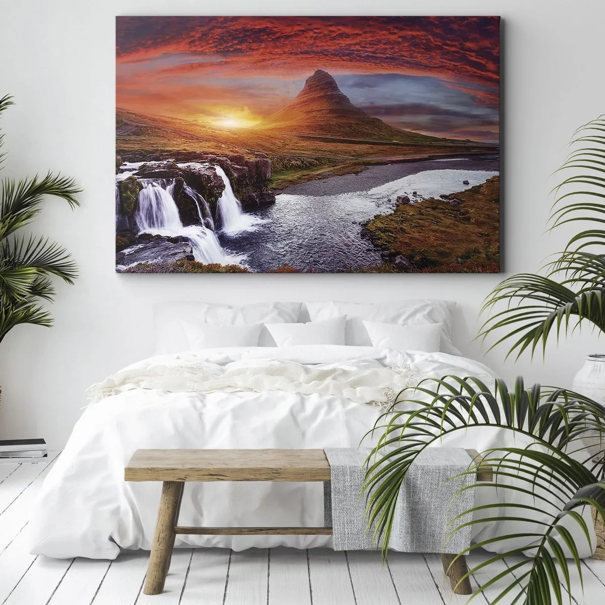 Tablou pe pânză Canvas - Peisaj montan cu o cascadă la apus - 70x50cm - Imaginea Pământului de Mijloc - Decorațiune modernă pentru perete pentru living și dormitor ARTTOR