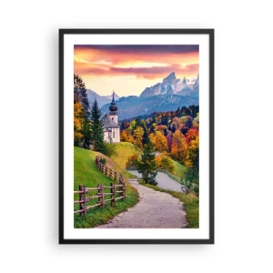 Poster în ramă neagră - Capelă de munte printre copacii de toamnă la apus - 50x70cm - Un peisaj ca o pictură - Decorațiune modernă pentru perete pentru living și dormitor ARTTOR