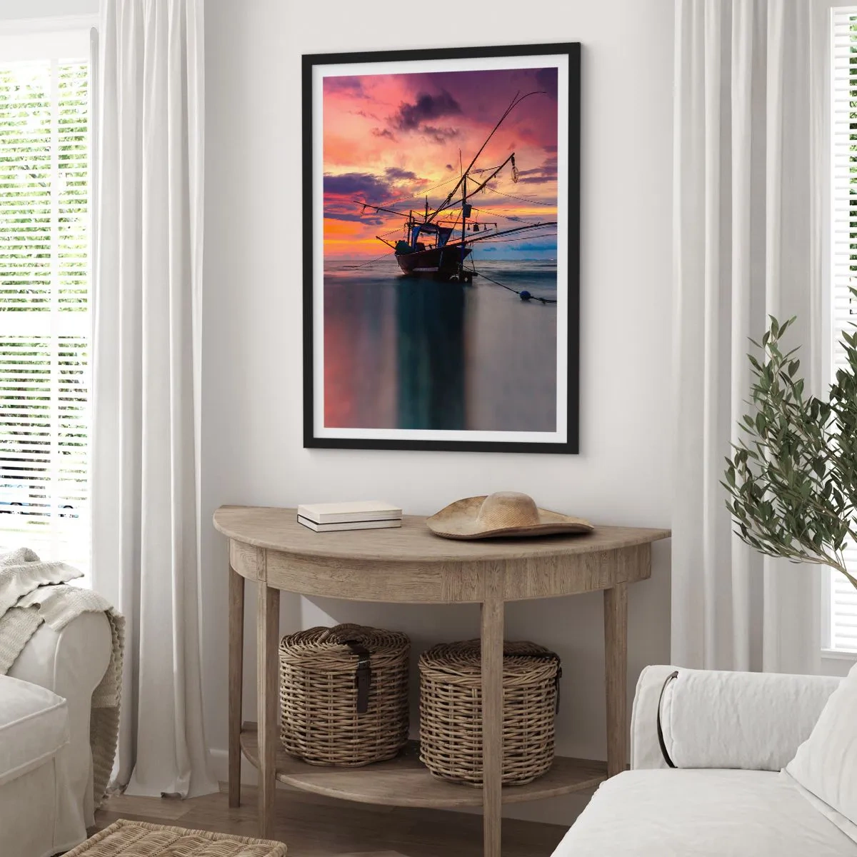Poster în ramă neagră - Navă de pescuit pe fundalul apusului de soare pe plajă - 50x70cm - O seară exotică - Decorațiune modernă pentru perete pentru living și dormitor ARTTOR