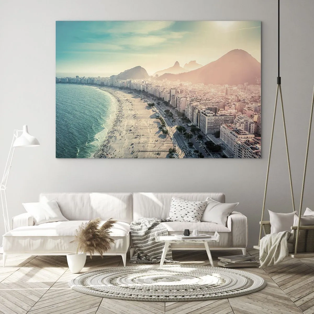 Tablou pe sticlă - Panoramă a plajei cu clădiri urbane și un fundal montan - 70x50cm - Vacanță perpetuă în Rio - Decorațiune modernă pentru perete pentru living și dormitor ARTTOR