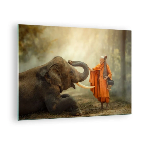 Tablou pe sticlă - Un călugăr în robe portocalii cu un elefant într-un cadru natural - 70x50cm - Întâlnire în călătorie - Decorațiune modernă pentru perete pentru living și dormitor ARTTOR