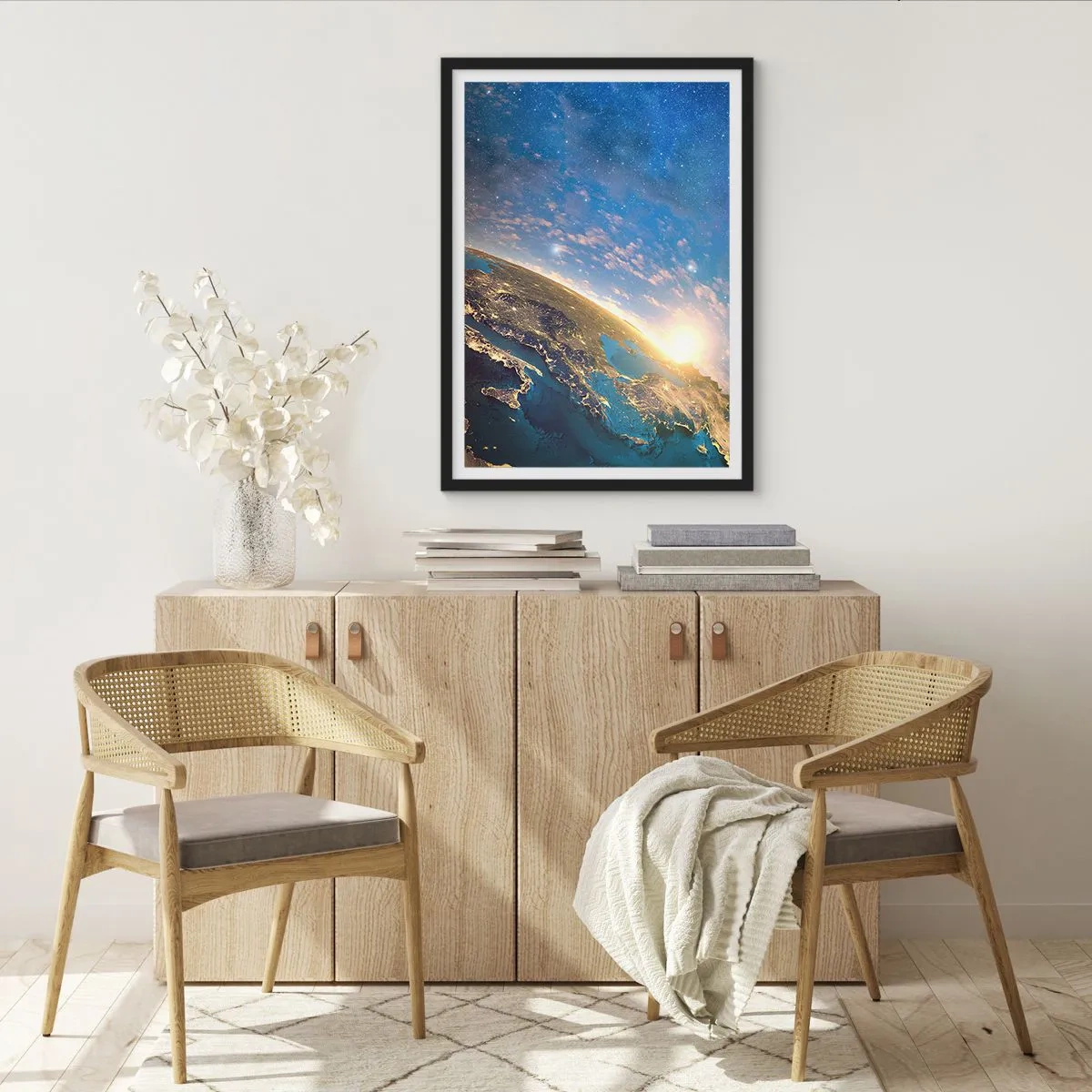 Poster în ramă neagră - Pământul văzut din spațiu la răsăritul soarelui - 50x70cm - Să ne privim de la distanță - Decorațiune modernă pentru perete pentru living și dormitor ARTTOR
