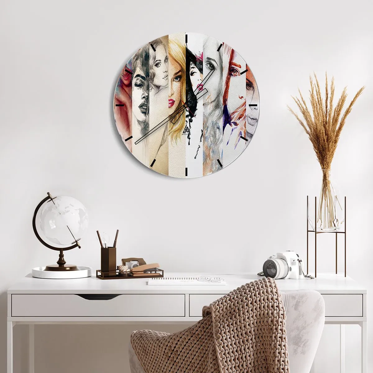 Ceas de perete - Ceas pe sticlă - Portrete de femei în diverse stiluri artistice - 30x30cm - Și întotdeauna ești TU - Decorațiune modernă pentru perete pentru living, bucătărie și dormitor ARTTOR