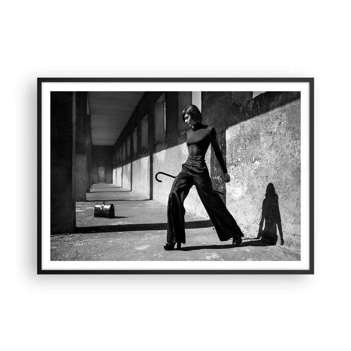Poster în ramă neagră -  Eleganță urbană - 100x70 cm