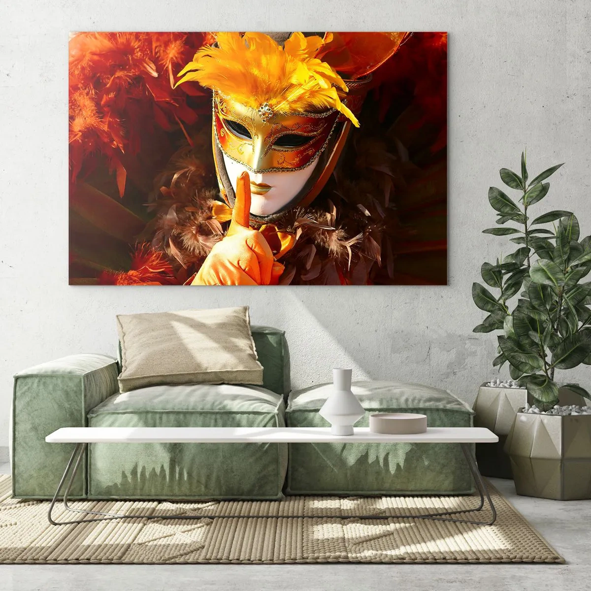 Tablou pe sticlă - O figură într-o mască aurie cu pene portocalii - 70x50cm - Misterul face parte din joc - Decorațiune modernă pentru perete pentru living și dormitor ARTTOR