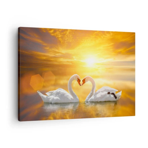 Tablou pe pânză Canvas - O scenă romantică cu două lebede formând o inimă pe fundalul unui apus de soare auriu. - 70x50cm - Inima este cel mai frumos cuvânt din lume... - Decorațiune modernă pentru perete pentru living și dormitor ARTTOR