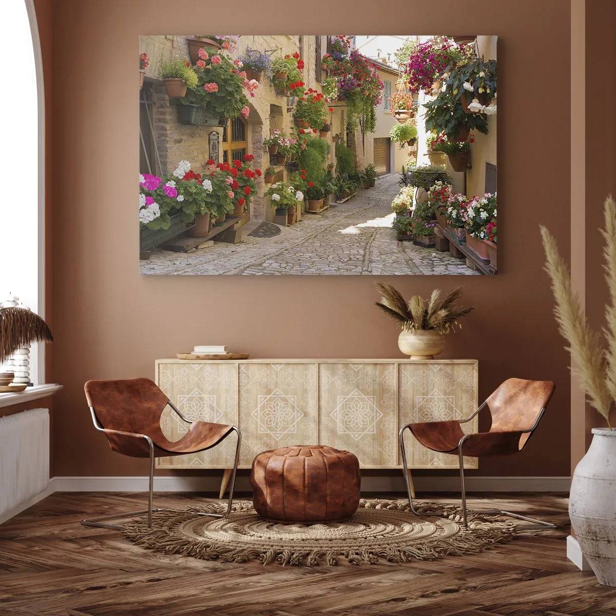 Tablou pe pânză Canvas - O stradă cu flori în ghivece și ziduri de piatră - 70x50cm - Într-un potop de flori - Decorațiune modernă pentru perete pentru living și dormitor ARTTOR