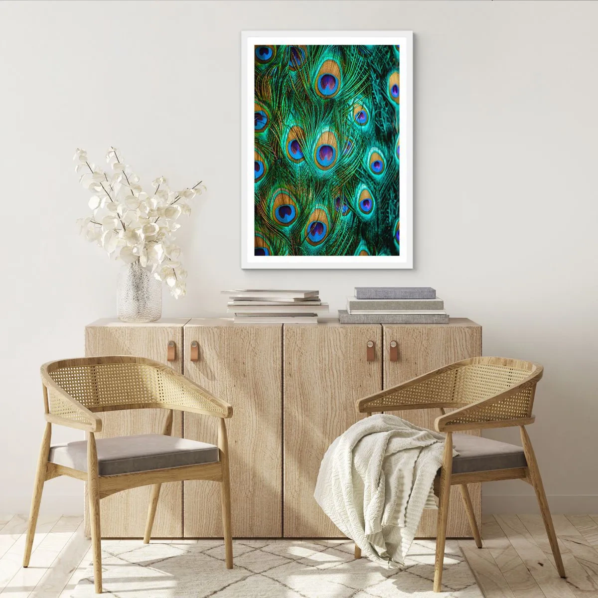 Poster în ramă albă - O privire cu ochi de păun - 40x50 cm