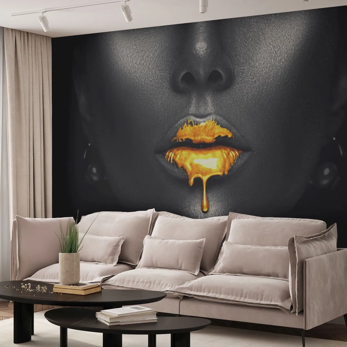 Tapet Standard Eco - Portretul unei femei cu pielea neagră și buze aurii pe fundal negru - 100x70cm - Buzele de aur - Decorațiune modernă pentru perete pentru living și dormitor ARTTOR