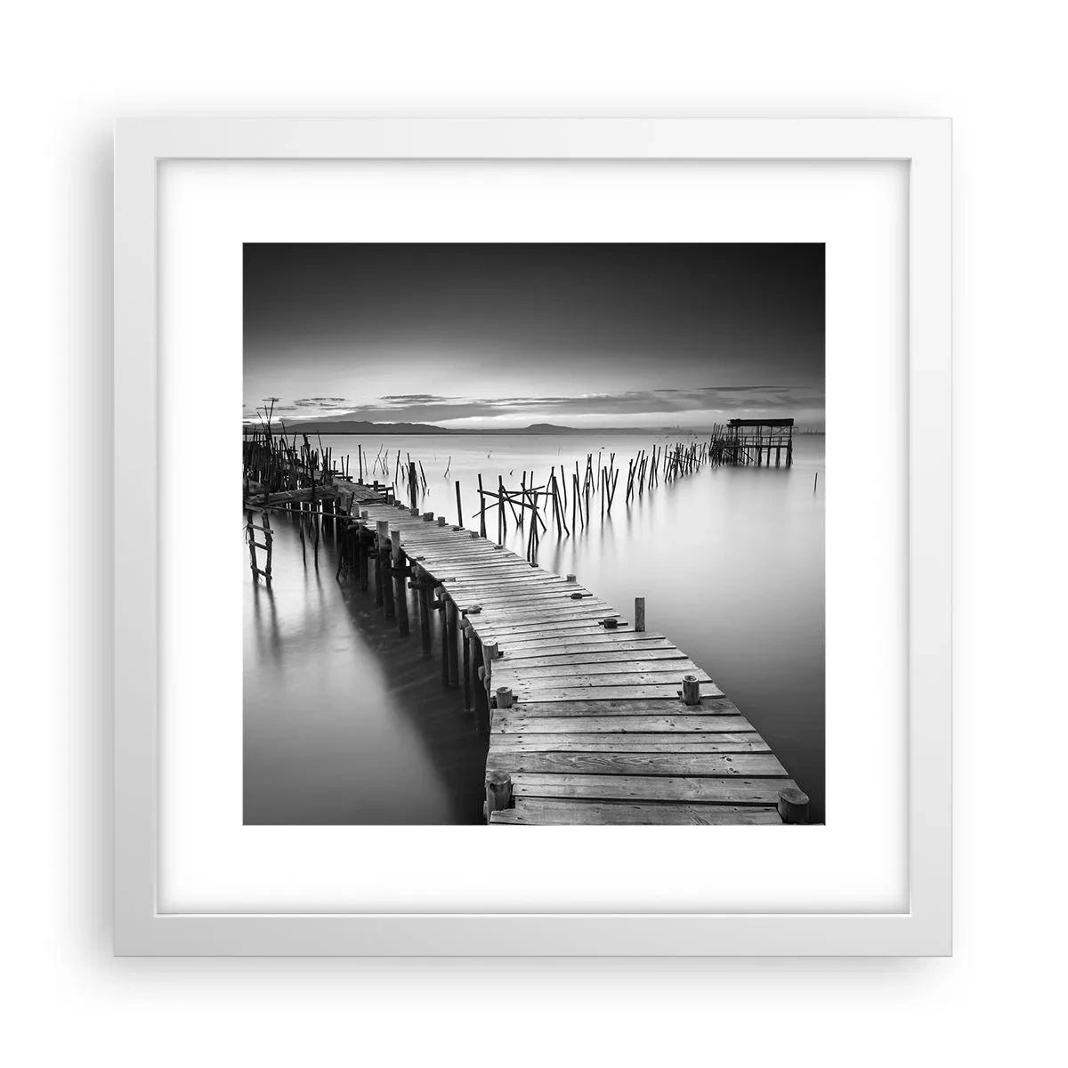 Poster în ramă albă - Liniștea unui țărm uitat - 30x30 cm