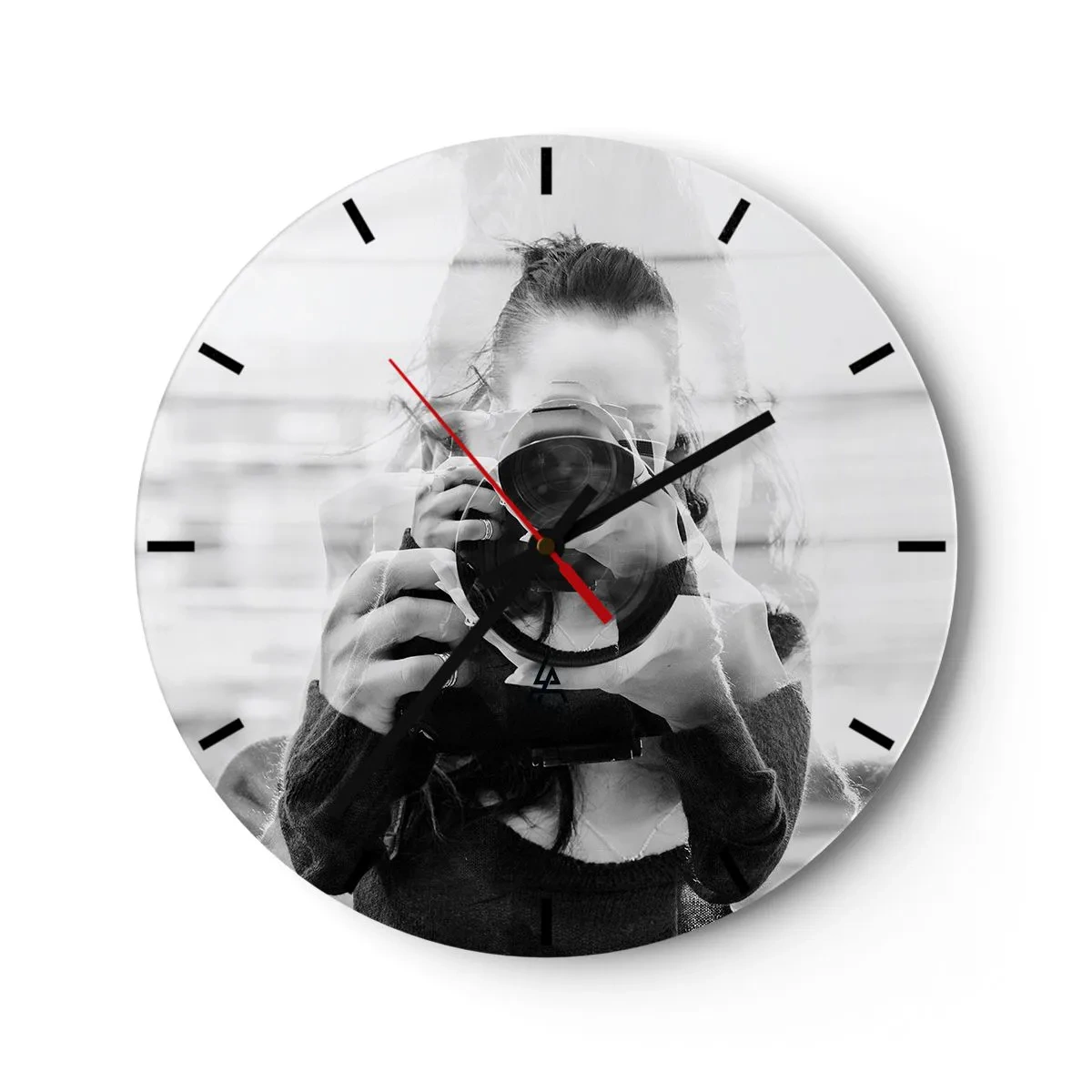 Ceas de perete - Ceas pe sticlă - Femeie cu un aparat foto într-o expunere dublă artistică - 30x30cm - Creator și material - Decorațiune modernă pentru perete pentru living, bucătărie și dormitor ARTTOR