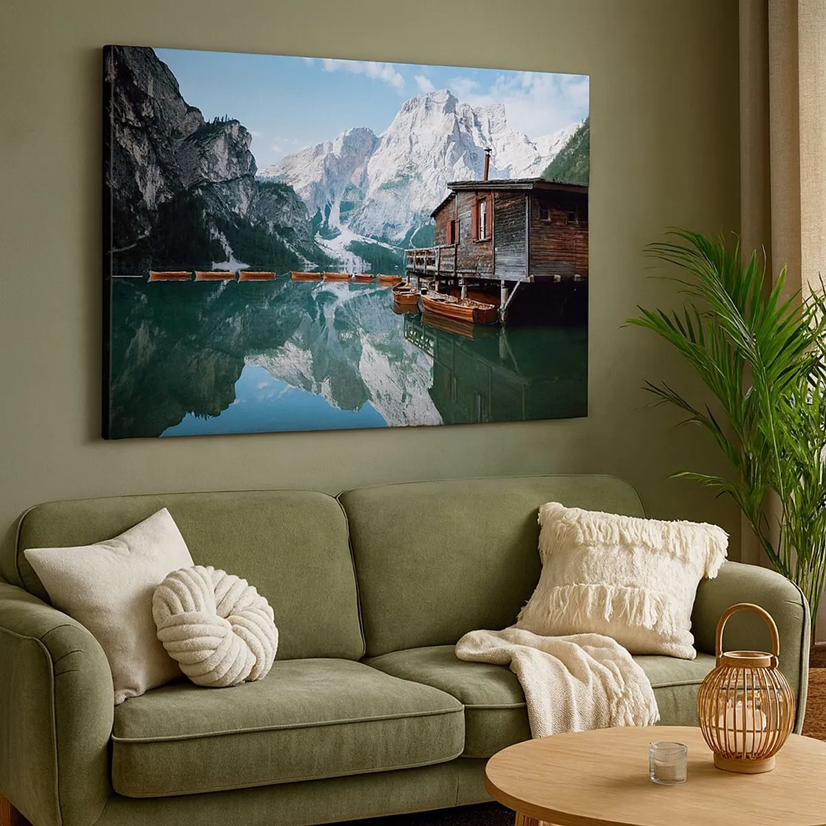 Tablou pe pânză Canvas - O căsuță din lemn lângă un lac de munte liniștit - 70x50cm - Dimineață cristalină de munte - Decorațiune modernă pentru perete pentru living și dormitor ARTTOR