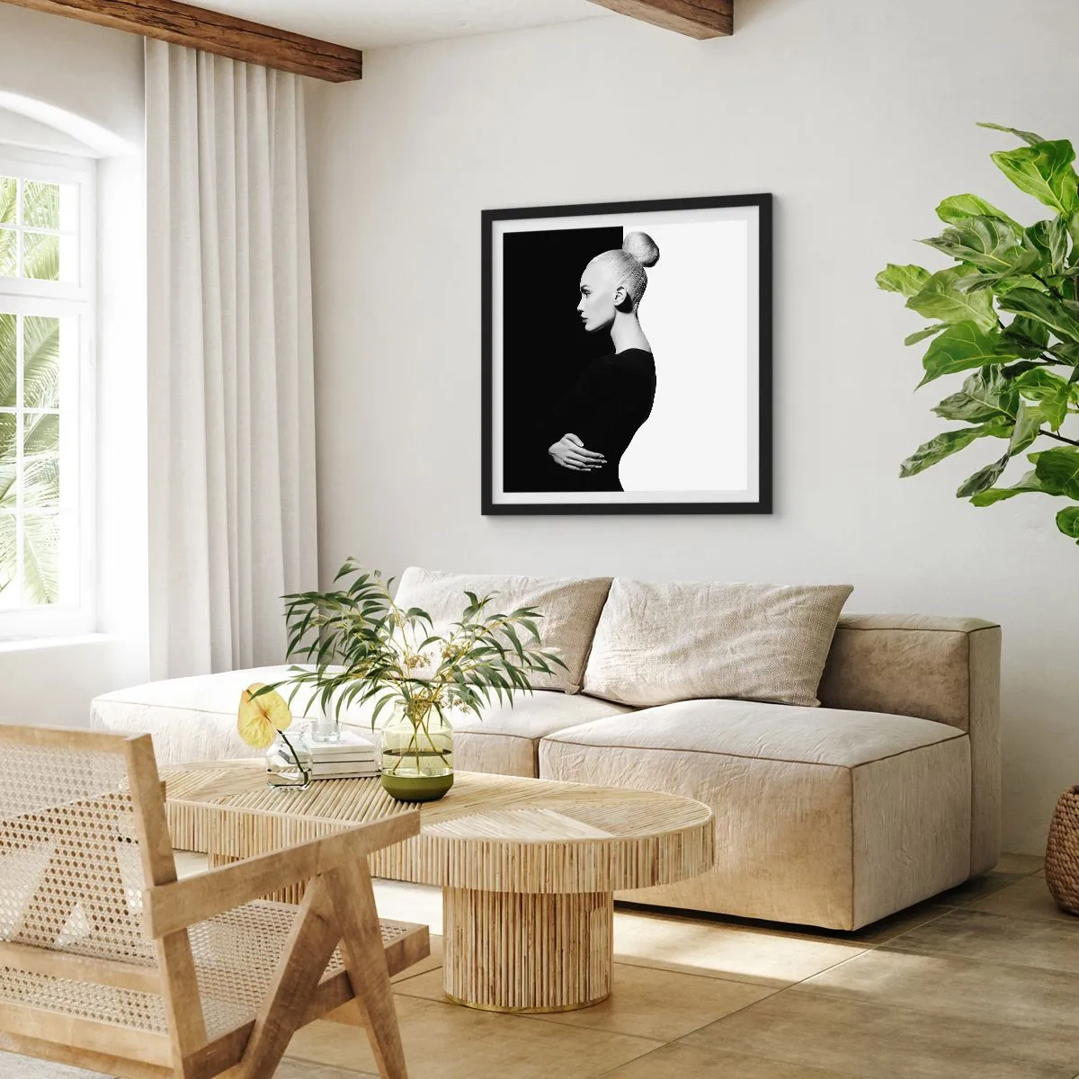 Poster în ramă neagră - Pur și simplu o femeie - 60x60 cm