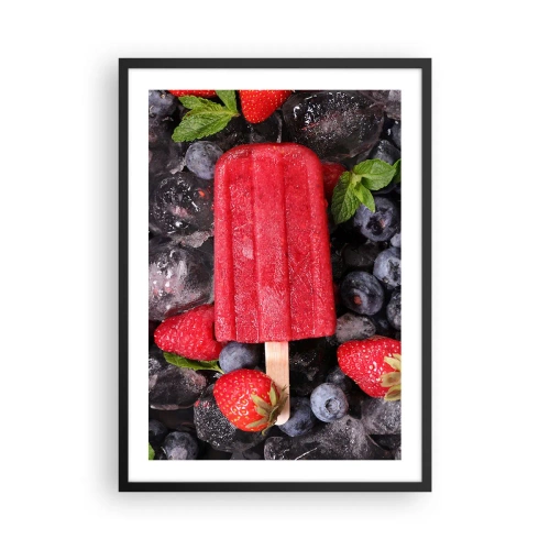 Poster în ramă neagră - Sorbet de înghețată roșie pe băț, înconjurat de căpșuni și afine - 50x70cm - Umbra unei veri fierbinți - Decorațiune modernă pentru perete pentru living și dormitor ARTTOR