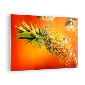 Tablou pe sticlă - Ananas scufundat în apă pe un fundal de portocaliu intens - 70x50cm - Prospețime suculentă tropicală - Decorațiune modernă pentru perete pentru living și dormitor ARTTOR
