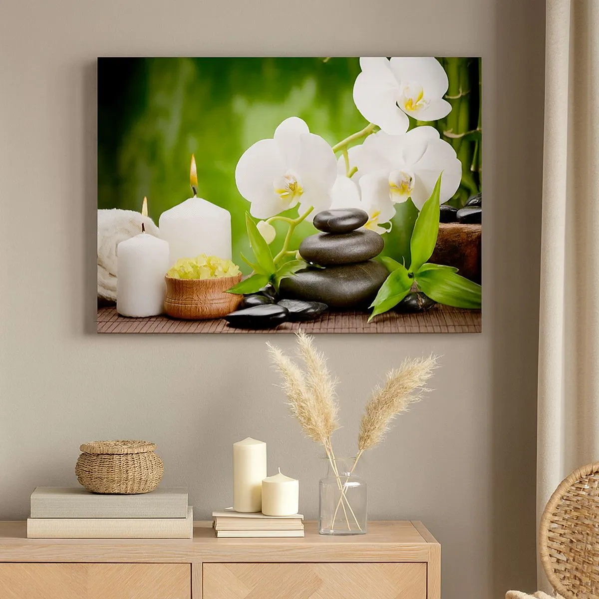 Tablou pe pânză Canvas - Orhidee, lumânări și pietre înconjurate de natură - 70x50cm - Fragrant, floral, atingere delicată - Decorațiune modernă pentru perete pentru living și dormitor ARTTOR