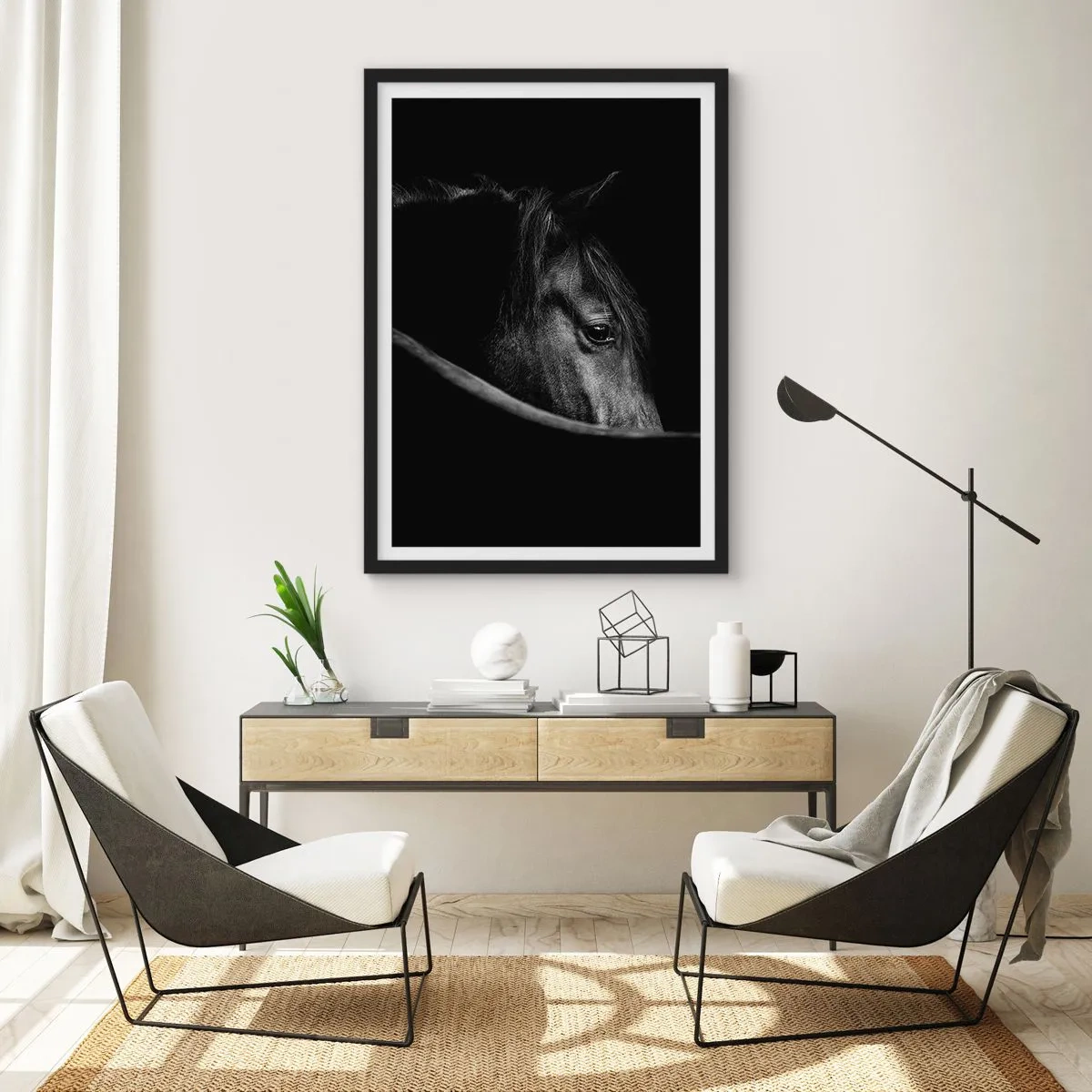 Poster în ramă neagră - Portret alb-negru al unui cal într-o abordare artistică - 50x70cm - Prințul negru - Decorațiune modernă pentru perete pentru living și dormitor ARTTOR