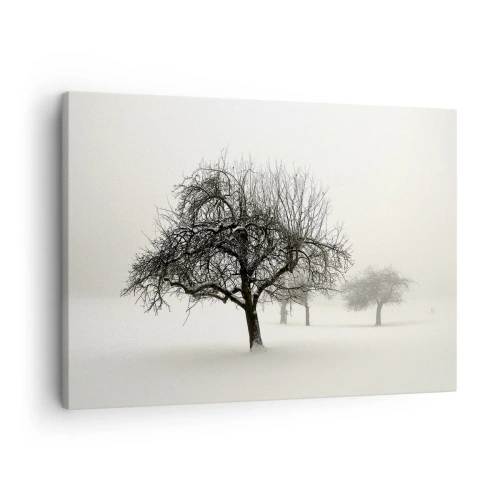 Tablou pe pânză Canvas - Copaci într-un câmp acoperit de zăpadă, înconjurat de ceață - 70x50cm - Hibernare - Decorațiune modernă pentru perete pentru living și dormitor ARTTOR